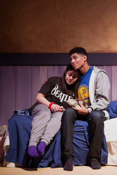 citylights_iandyou_ivettedeltoro_daviedmorales_hug