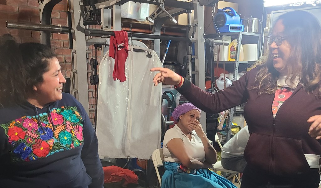 Teatro Alebrijes and their new production brings the holidays home/Teatro Alebrijes y su nuevo producción trae las Días festivos a&nbsp;casa